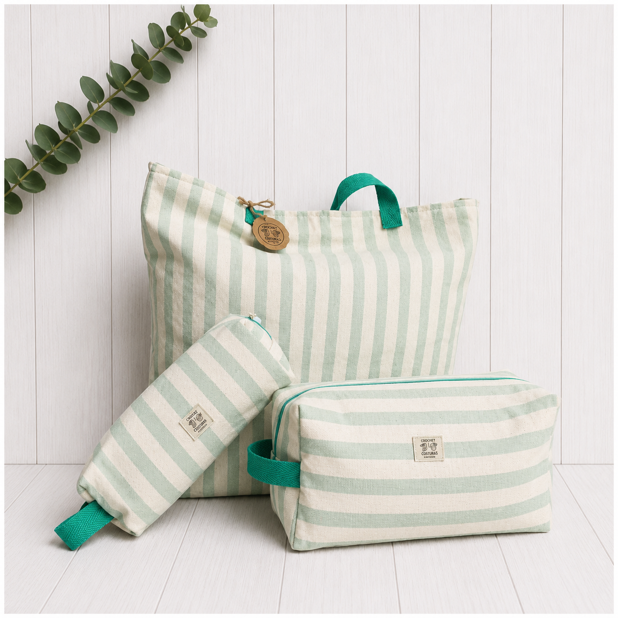 Bolso "Bahía" con dos neceseres a conjunto